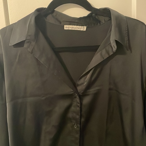 NWOT Abercrombie and Fitch Cropped Button Down - Picture 2 of 3